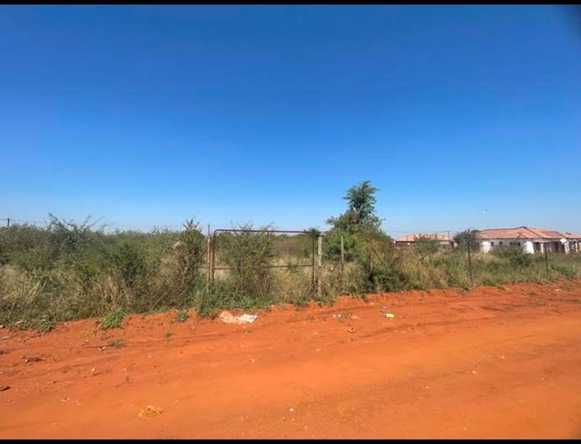 LAND FOR SALE IN LEBOWAKGOMO ZONE A